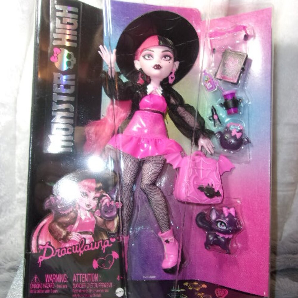 T-116 (NIP) MONSTER HIGH DRACULARA WITH COUNT FABULOUS DOLL